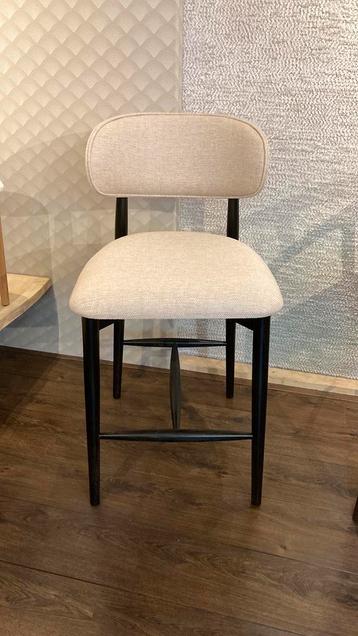 2 barkrukken, nieuw, Tropea, heel donker hout beschikbaar voor biedingen