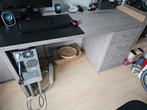 Stevig Houten bureau met lades, Ophalen, Zo goed als nieuw