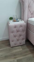 Nachtkastjes roze fluweel te koop, Ophalen, Overige materialen, 55 tot 70 cm, Zo goed als nieuw