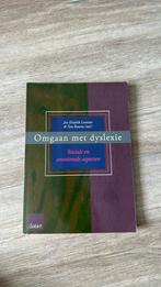 Omgaan met Dyslexie - Jan Hindrik Loonstra, Ophalen of Verzenden, Zo goed als nieuw