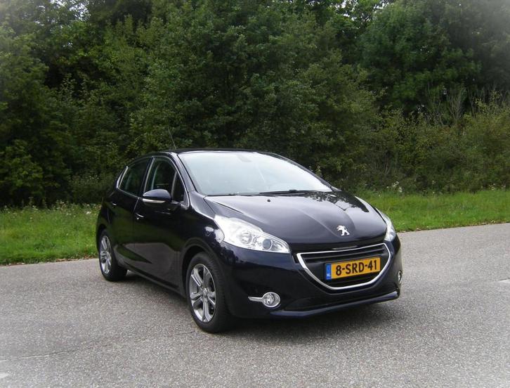 Peugeot 208 1.2 VTi Allure . 5 Drs . Airco . Cruiscontrol ., Auto's, Peugeot, Bedrijf, Te koop, ABS, Airbags, Airconditioning