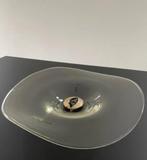 Corry Ammerlaan glazen schaal met bronzen plaquette, Huis en Inrichting, Woonaccessoires | Schalen en Manden, Ophalen