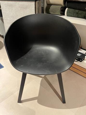 Hay - AAC22 Chair - Black shell - Black base beschikbaar voor biedingen