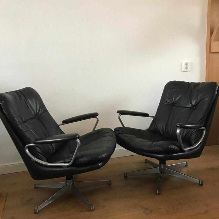 2 Strassle Gentilina fauteuil Andre Vandenbeuck, Huis en Inrichting, Fauteuils, Leer, 50 tot 75 cm, Ophalen