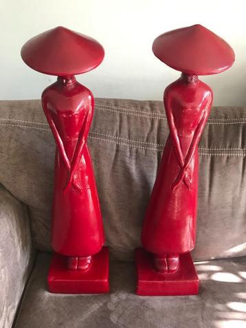 Vintage /Zware Rode Dames Beelden Aziatisch Rood Materiaal. beschikbaar voor biedingen