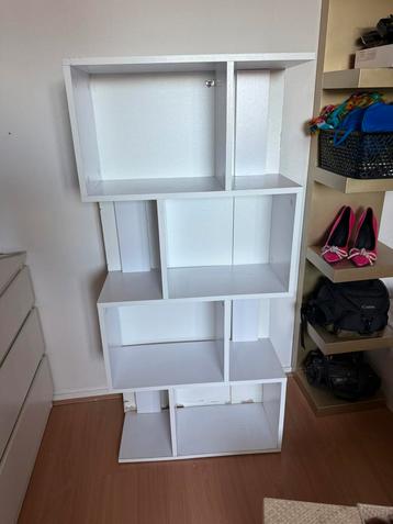 Vakken kast beschikbaar voor biedingen