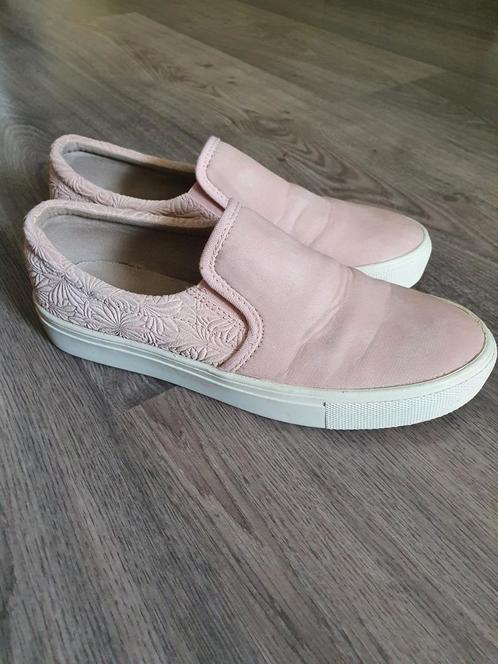 Super nette roze instappers
Werkje op het achterste deel, Kleding | Dames, Schoenen, Zo goed als nieuw, Instappers, Roze, Ophalen of Verzenden
