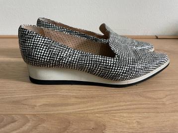 Sch34 - Zwart-witte leren Pertini zomerschoenen maat 39 (1) beschikbaar voor biedingen