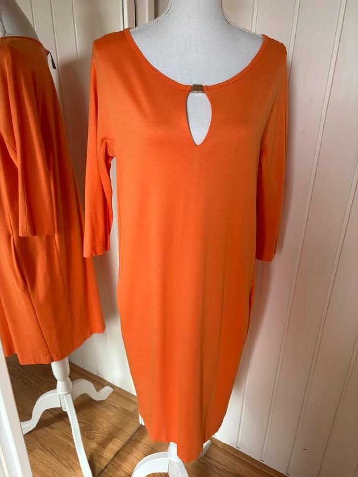 Marc Cain Jurk Maat 42-44 (5), Kleding | Dames, Jurken, Zo goed als nieuw, Maat 42/44 (L), Oranje, Knielengte, Ophalen of Verzenden