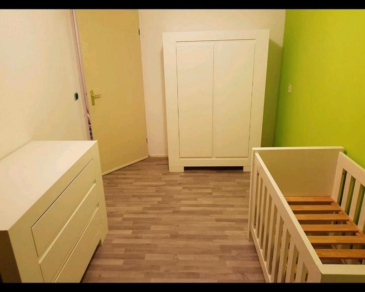 Kinderkamer meubels-commode, ledikant, linnenkast/interbaby, Kinderen en Baby's, Kinderkamer | Complete kinderkamers, Zo goed als nieuw