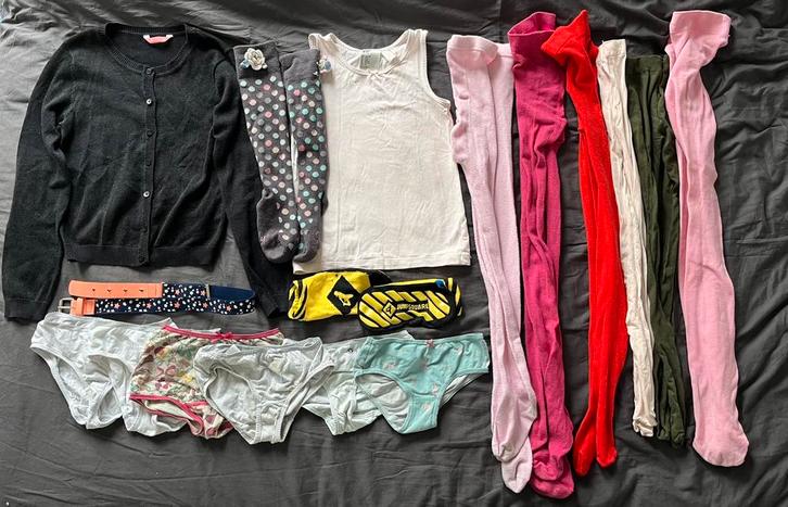 Kledingpakket mt 122/128 vest ondergoed maillots sokken, Kinderen en Baby's, Kinderkleding | Kinder-kledingpakketten, Zo goed als nieuw