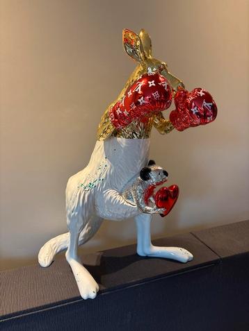 Kangoeroe van Apple - Uniek Kunstobject beschikbaar voor biedingen