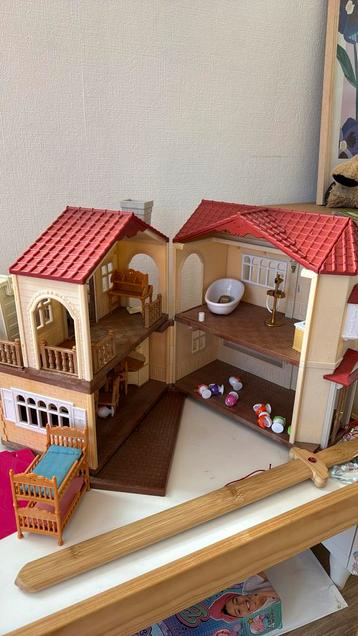 Dreamy Children's Dollhouse Set for Sale beschikbaar voor biedingen
