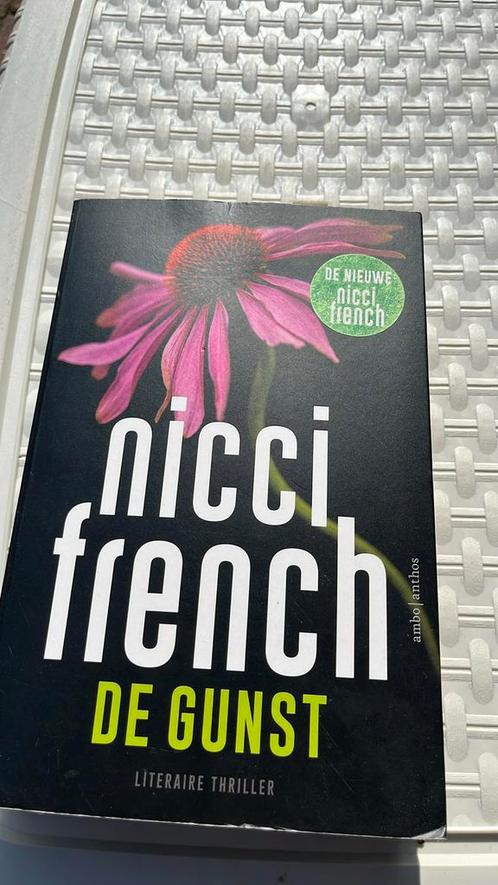 Nicci French - De gunst, Boeken, Thrillers, Zo goed als nieuw, Nederland, Ophalen of Verzenden