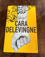 Spiegel Cara Delevingne, Boeken, Ophalen of Verzenden, Zo goed als nieuw, Rowan Coleman, Europa overig