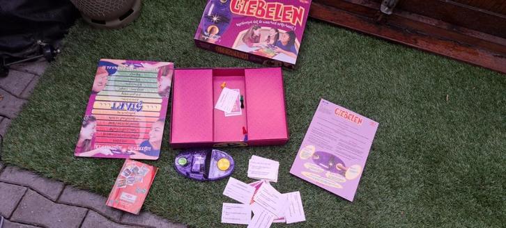 te koop giebelen meiden spel waarheid of leugen, Hobby en Vrije tijd, Gezelschapsspellen | Bordspellen, Nieuw, Vijf spelers of meer
