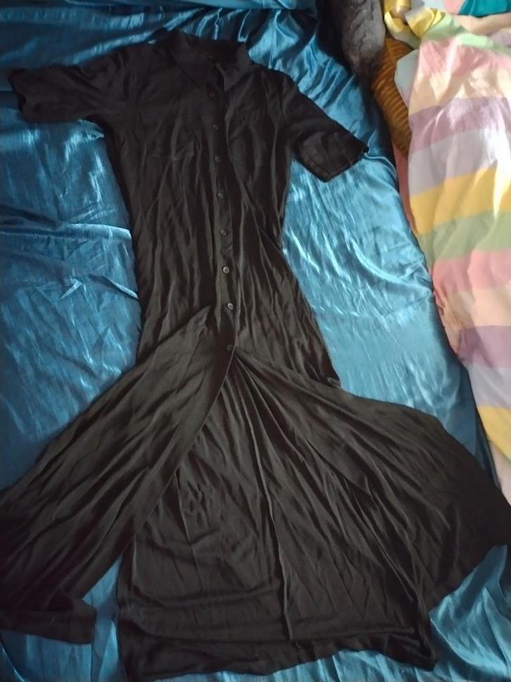 Jurk (L) met splits, Kleding | Dames, Jurken, Zo goed als nieuw, Zwart, Onder de knie, Ophalen of Verzenden