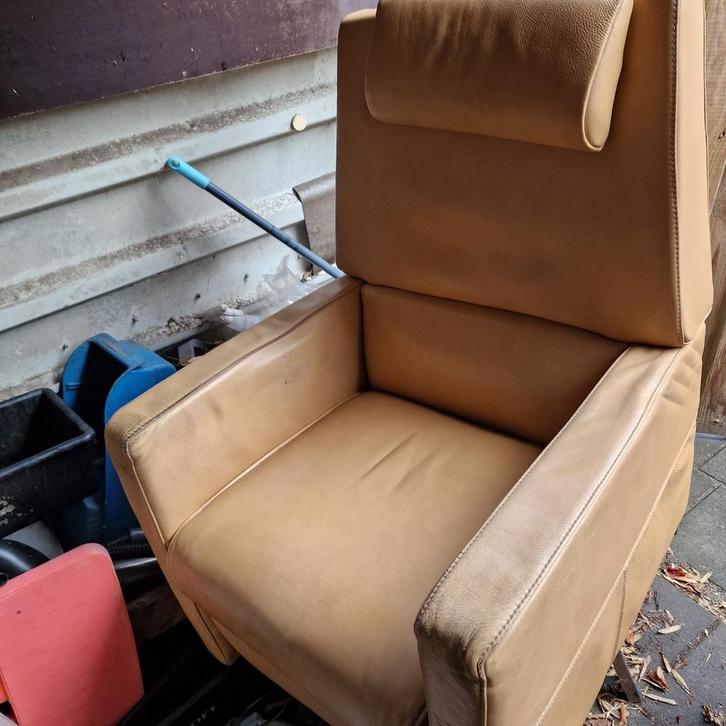 Comfortabele Sta Op Stoel, Huis en Inrichting, Fauteuils, Gebruikt, Leer, 75 tot 100 cm, Minder dan 75 cm, Ophalen