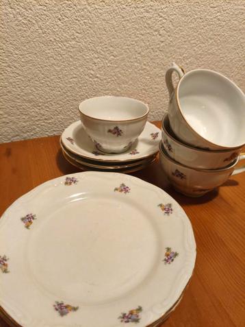 Vintage Thee Kopjes en Schotels (3) beschikbaar voor biedingen