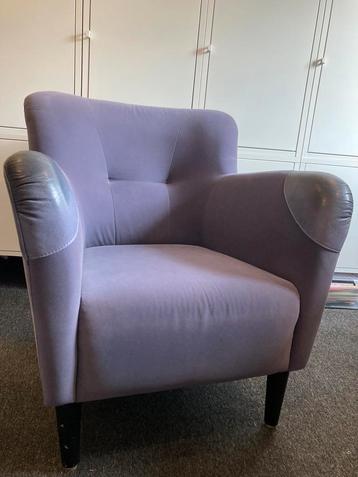 Leuke fauteuil in lila/lichtblauw 