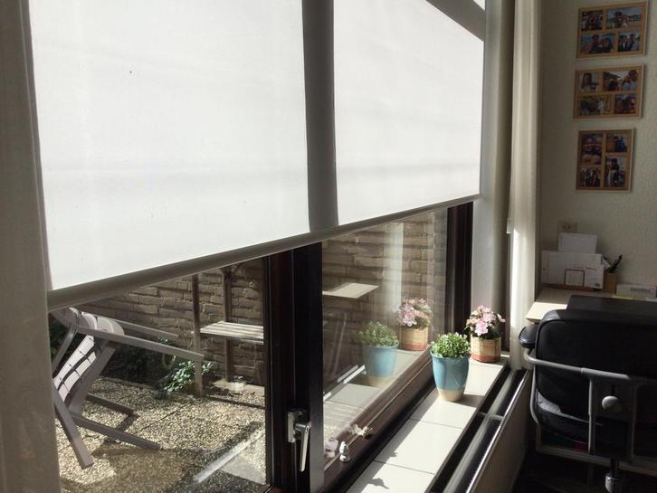 Rolgordijn , elektrisch bedienbaar, Huis en Inrichting, Stoffering | Gordijnen en Lamellen, Zo goed als nieuw, 150 tot 200 cm
