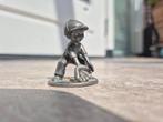 Artil Utrecht tinnen beeldje jongen met honkbalschoen., Ophalen of Verzenden