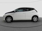 Toyota Aygo 1.0 VVT-i x-nav | Navigatie | Camera | Airco |, Voorwielaandrijving, Stof, Gebruikt, 4 stoelen