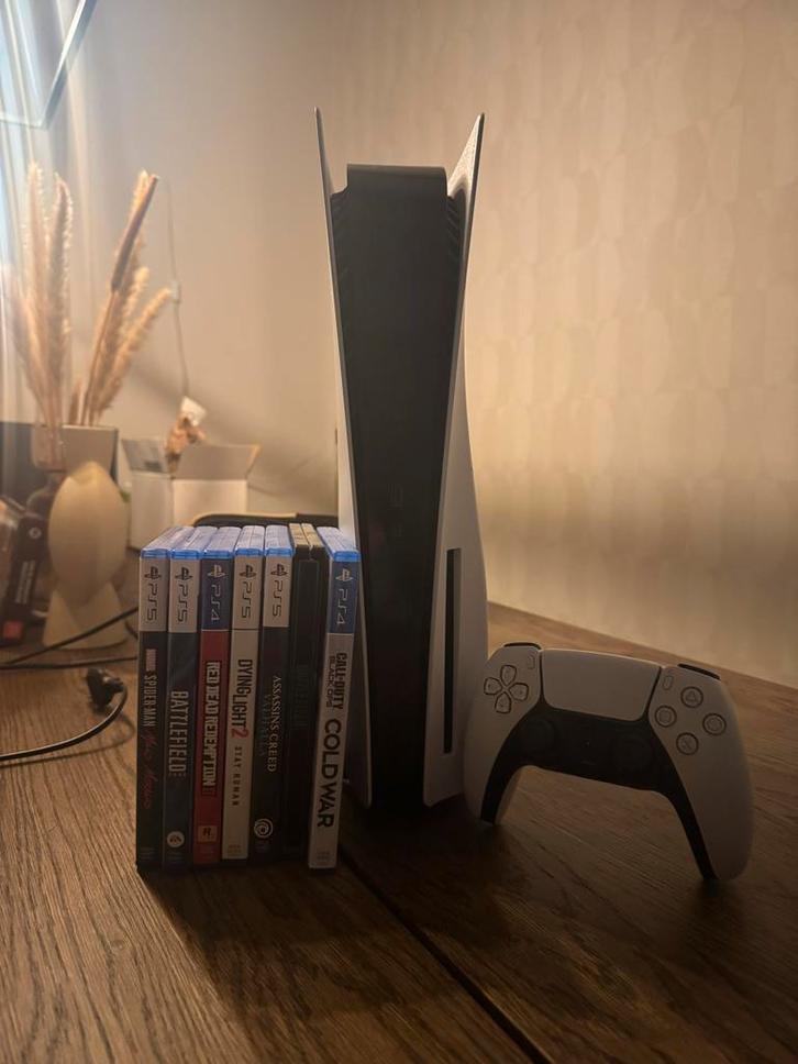 PS5 met spellen en controller, Spelcomputers en Games, Games | Overige, Gebruikt, Avontuur en Actie, 1 speler, Vanaf 16 jaar, Online