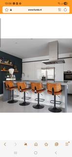 Vier mooie barkrukken cognac 50,-- per stuk zgan, Huis en Inrichting, Barkrukken, 4 krukken, Ophalen, Zo goed als nieuw, 60 tot 90 cm