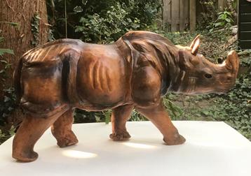 Lederen neushoorn. (Leather rhinoceros) beschikbaar voor biedingen