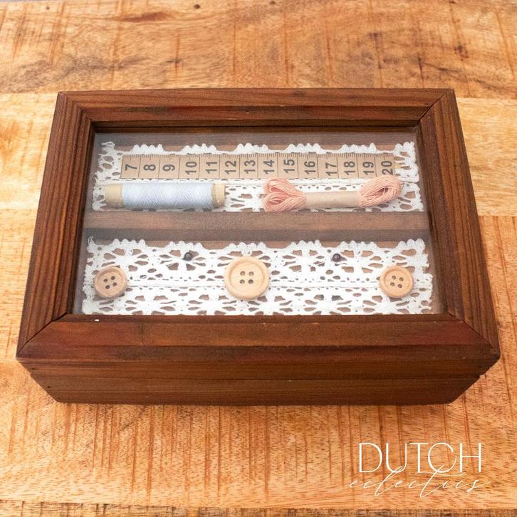 Vintage Houten Naaidoosje Met Versiering Achter Glas, Antiek en Kunst, Curiosa en Brocante, Ophalen of Verzenden