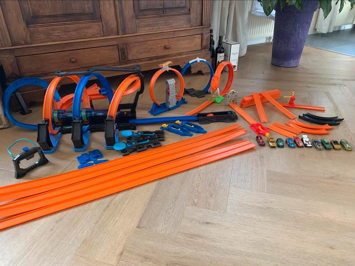 Diverse hotweels met grote elektrische baan en veel stukken, Kinderen en Baby's, Speelgoed | Racebanen, Gebruikt, Onderdelen, Elektrisch