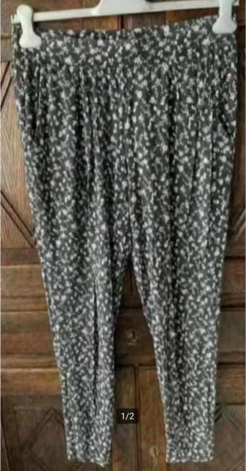 Grijs - zwarte zomerbroek, damesbroek witte bloemetjes; S M, Kleding | Dames, Broeken en Pantalons, Zo goed als nieuw, Maat 36 (S)