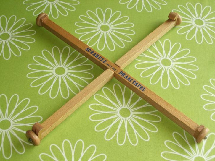 Scrabble draaitafel - Origineel en van hout, Hobby en Vrije tijd, Gezelschapsspellen | Bordspellen, Zo goed als nieuw, Een of twee spelers