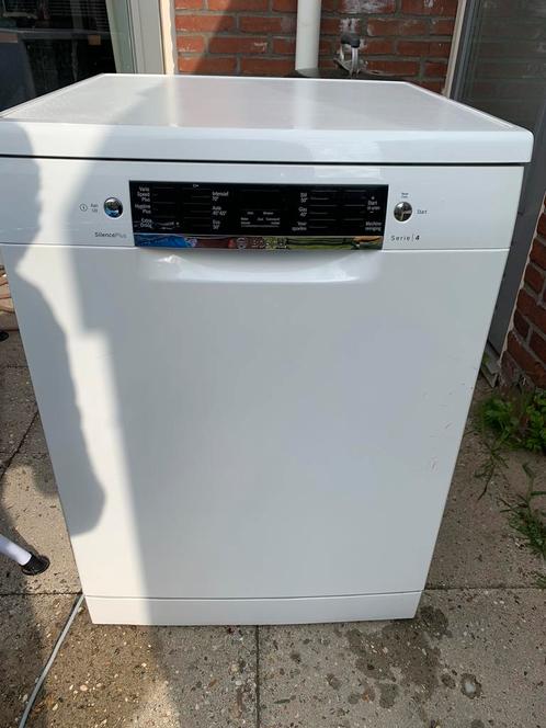 Super nette Bosch Serie 4 SilencePlus vaatwasser, Witgoed en Apparatuur, Vaatwasmachines, Zo goed als nieuw, Vrijstaand, Minder dan 85 cm