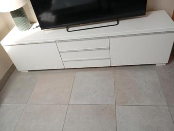 Witte tv kast  beschikbaar voor biedingen