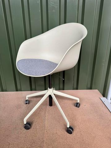 Allermuir kin tub chair pistachio beschikbaar voor biedingen