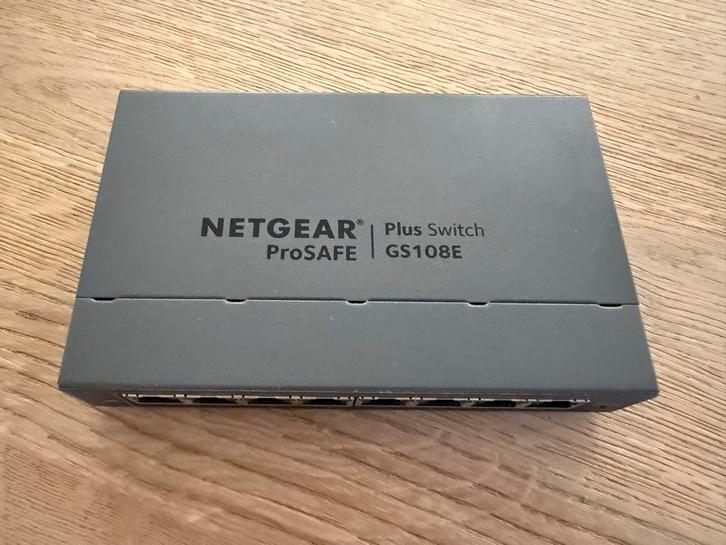 NETGEAR GS108E Smart Managed Switch - 2 stuks, Computers en Software, Netwerk switches, Zo goed als nieuw, Ophalen of Verzenden