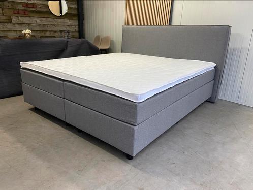 Nieuw 180x200 bed in een grijze stof boxspring uitgevoerd, Huis en Inrichting, Slaapkamer | Boxsprings, Nieuw, 180 cm, 200 cm