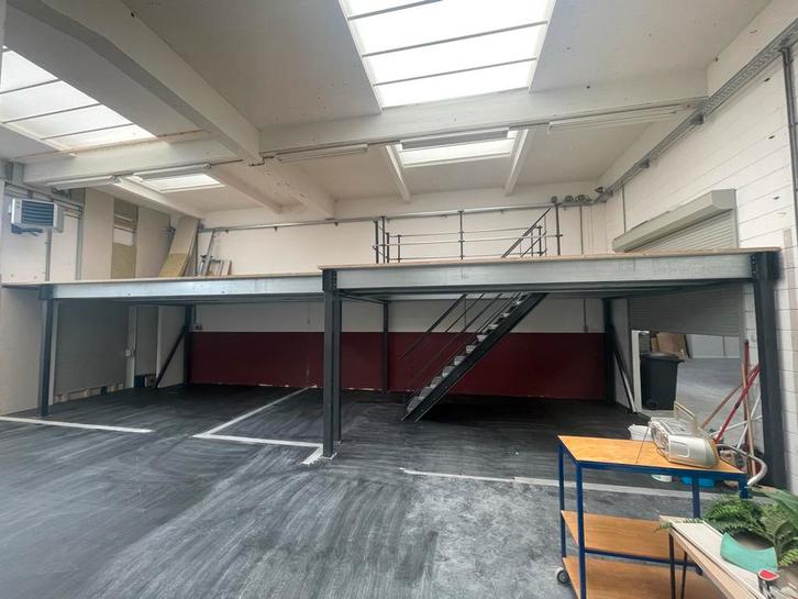 Entresol/Verdiepingsvloer met trap - 40m2, Zakelijke goederen, Bedrijfs Onroerend goed, Bedrijfsruimte, Huur