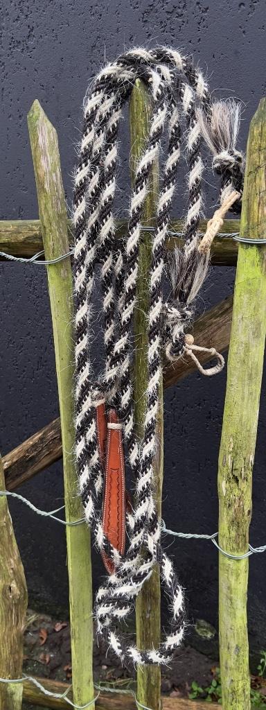 Nieuw paar Mecate teugels van paardenhaar zwart/wit, Dieren en Toebehoren, Paarden en Pony's | Hoofdstellen en Tuigage, Nieuw