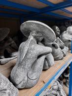Betonnen beeld van een zittend figuur met hoed, Tuin en Terras, Tuinbeelden, Ophalen of Verzenden, Nieuw, Beton, Abstract beeld