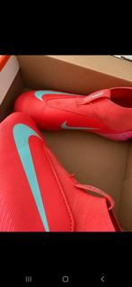 Mooie voetbalschoenen nieuw, Sport en Fitness, Voetbal, Maat XS of kleiner, Ophalen of Verzenden, Zo goed als nieuw, Schoenen