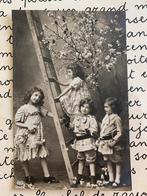 1913 Vier kindjes en een ladder (II), Ophalen of Verzenden, Voor 1920, Gelopen, Kinderen