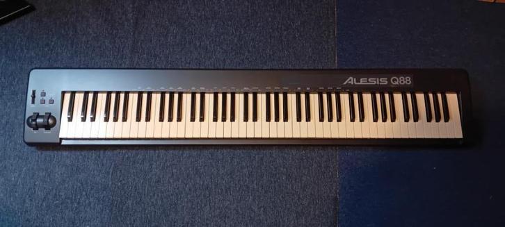Alesis Q88 Midi, Muziek en Instrumenten, Midi-apparatuur, Zo goed als nieuw, Ophalen