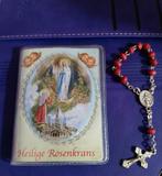 Vintage klein Rozenkrans met rood hout en mini boek, Verzenden