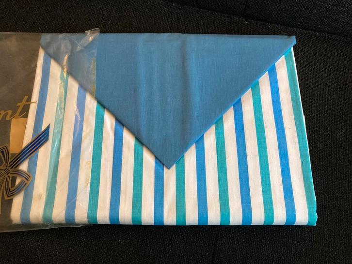 Retro vintage beddengoed nieuw (kerst Sint cadeau), Huis en Inrichting, Slaapkamer | Beddengoed, Nieuw, Dekbedovertrek, Tweepersoons