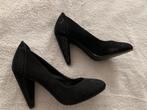 Zwarte pumps met studs maat 37,5, Kleding | Dames, Schoenen, Gedragen, H&M, Ophalen of Verzenden, Zwart