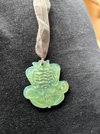 Ketting met licht groen jade hanger uil, Ophalen of Verzenden, Zo goed als nieuw, Steen of Mineraal, Met edelsteen