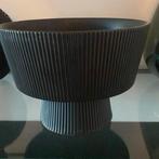 Mooie zwarte fruitschaal / schaal  op voet, Ophalen, Zo goed als nieuw, Rond, Steen of Aardewerk